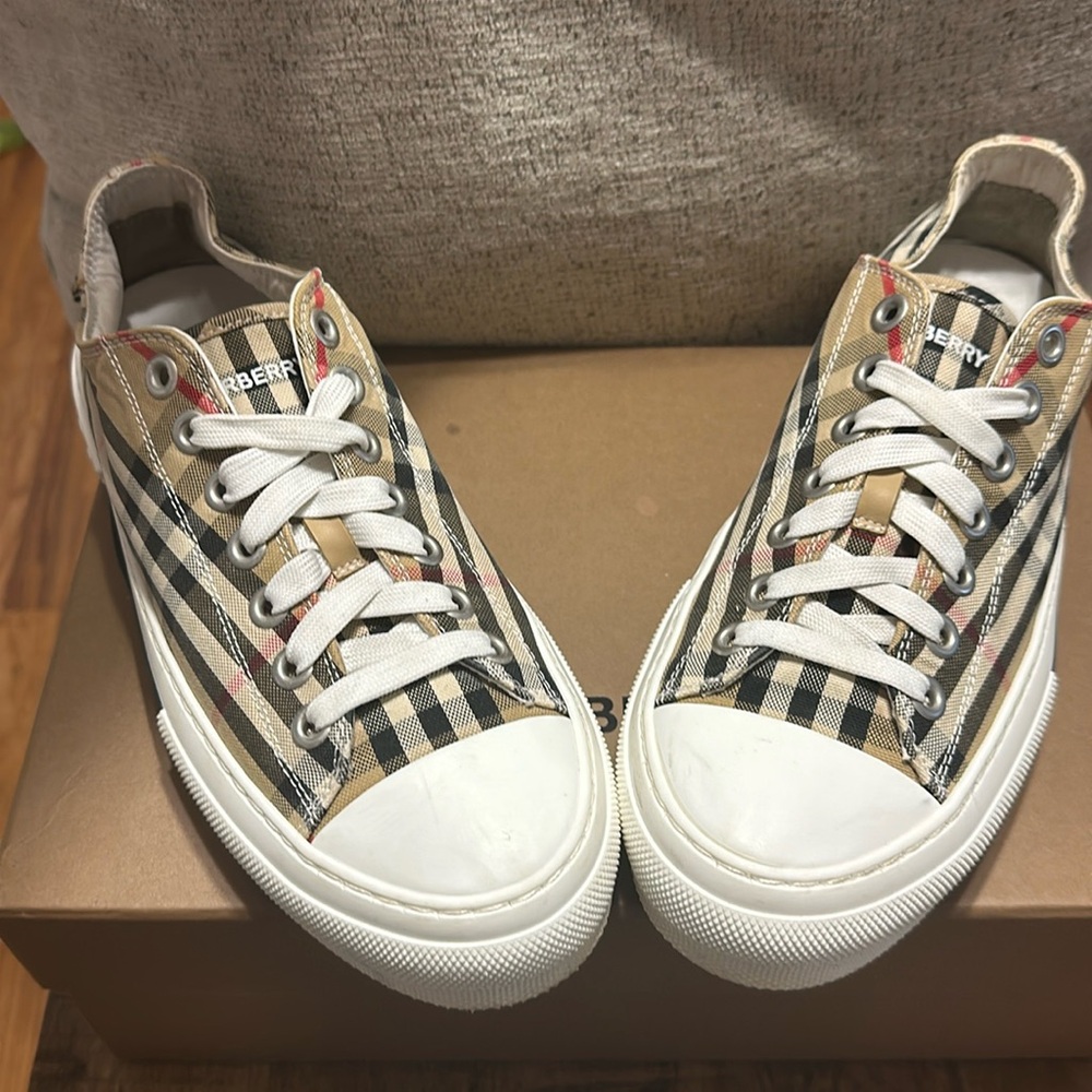 Burberry Checked Lace-Up Sneakers Low Top
